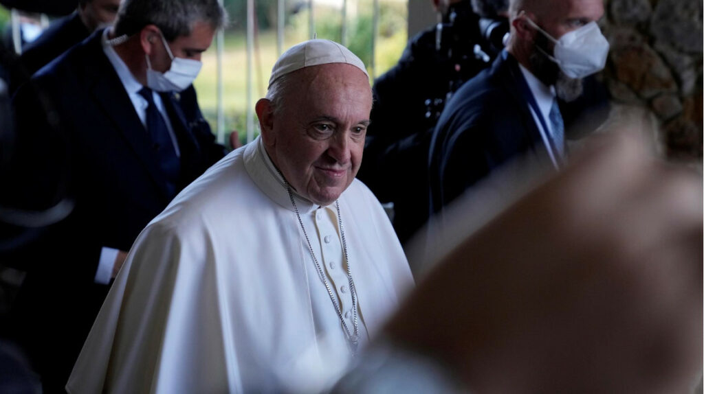 Papa Francisco defiende al obispo de París por “un pecado de la carne”