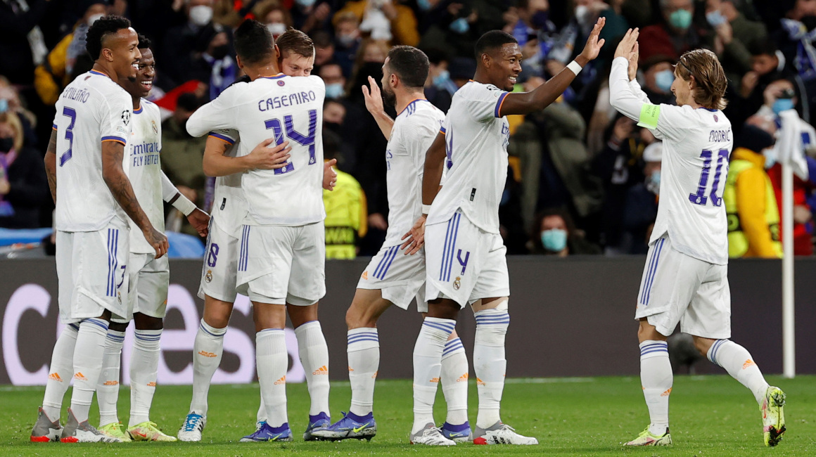 Los jugadores del Real Madrid celebran tras marcar ante el Inter, durante el partido de la última jornada de la fase de grupos de la Champions, el martes 7 de diciembre de 2021.