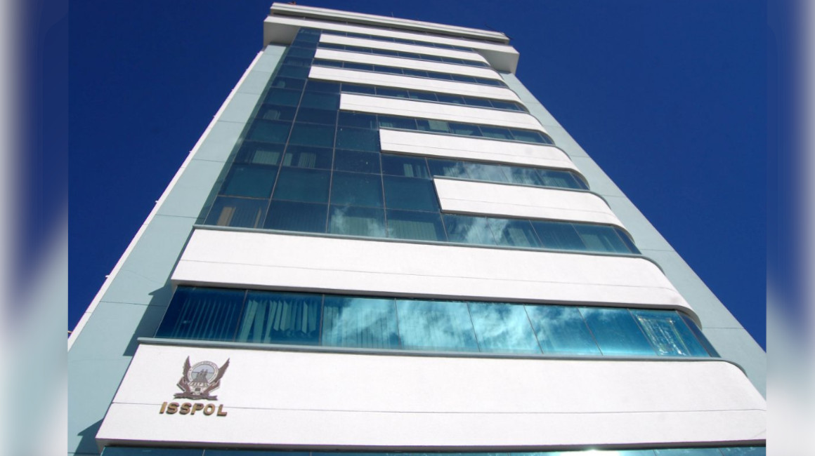Imagen referencial del edificio del Isspol en el centro norte de Quito