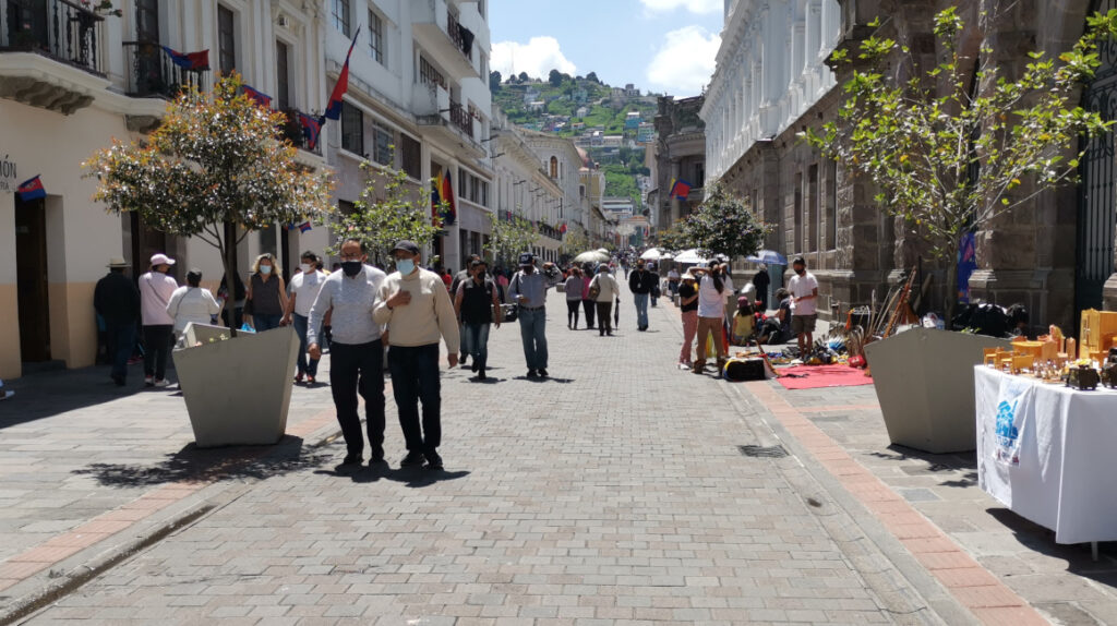 Quito está en alerta roja por ola de contagios con Covid-19