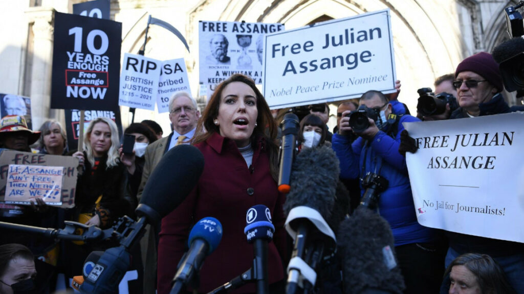 Tribunal de Londres viabiliza extradición de Assange a Estados Unidos