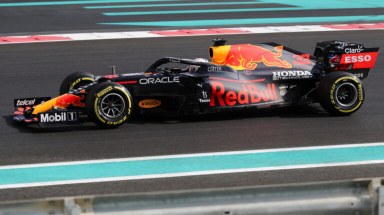 Max Verstappen durante la clasificación del Gran Premio de Abi Dabi, el sábado 11 de diciembre de 2021.