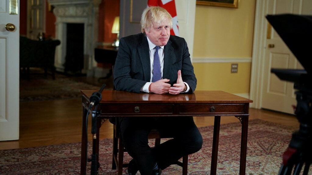 Primer ministro británico advierte de “marea de casos” por ómicron