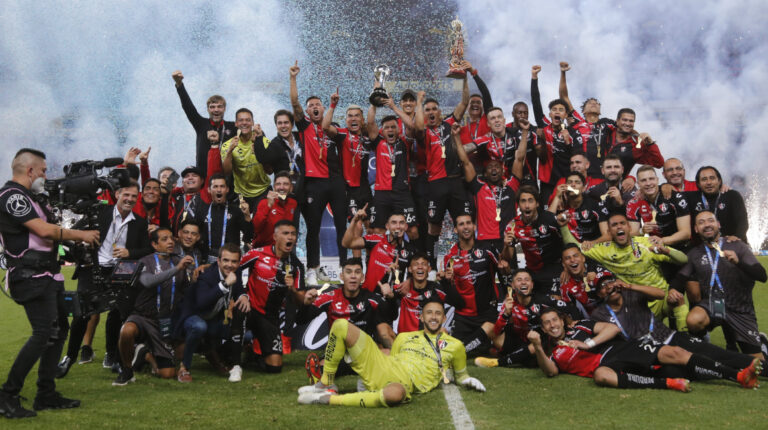 Los jugadores de Atlas festejan el título de campeones de la Liga MX, el 12 de diciembre de 2021.
