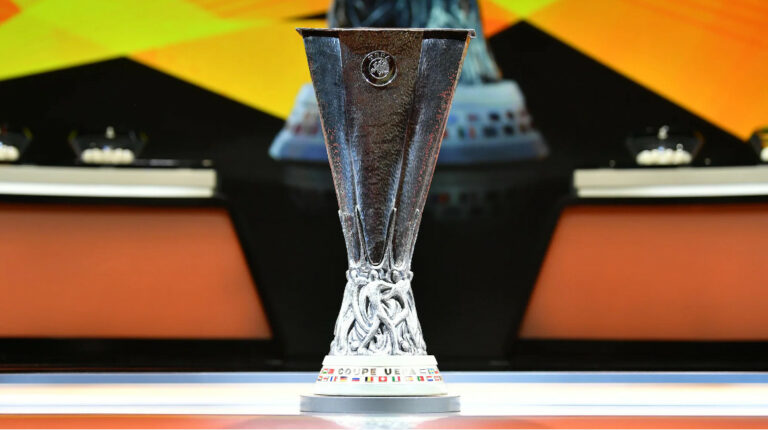 Imagen del trofeo de la Europa League 2021-2022.