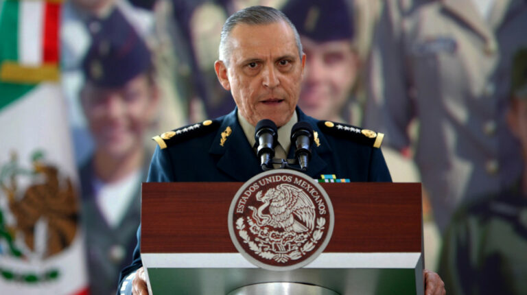 Fotografía de archivo fechada el 18 de febrero de 2013, que muestra al general Salvador Cienfuegos, 