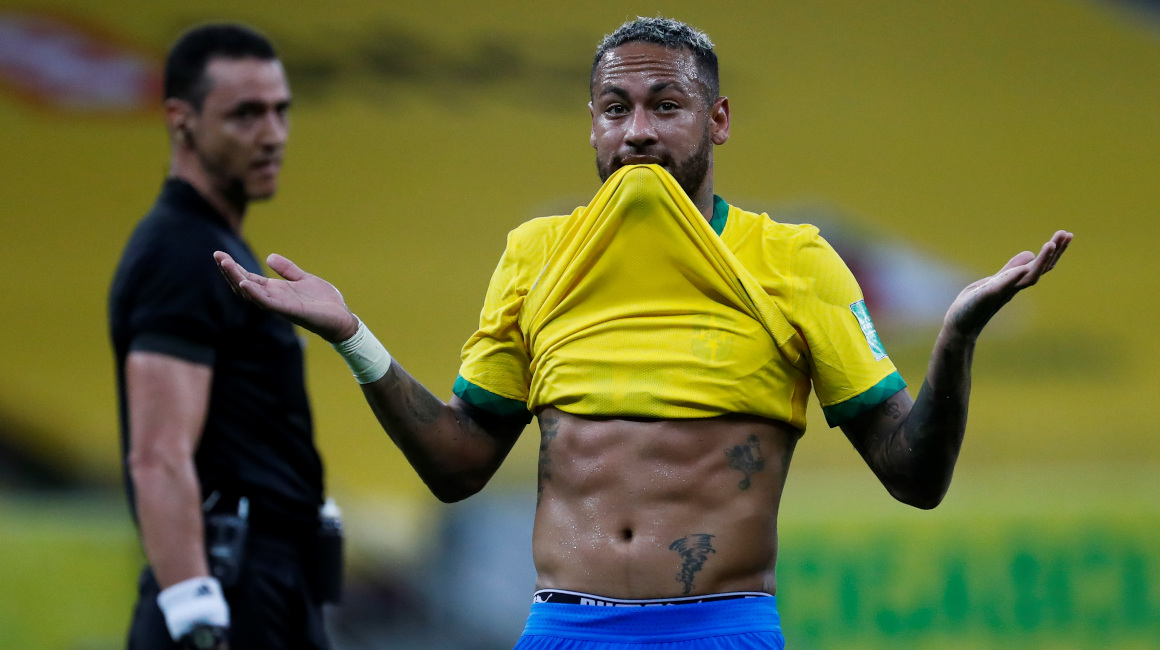 Neymar de Brasil celebra un gol en el partido por Eliminatorias al Mundial de Catar 2022 entre Brasil y Perú.