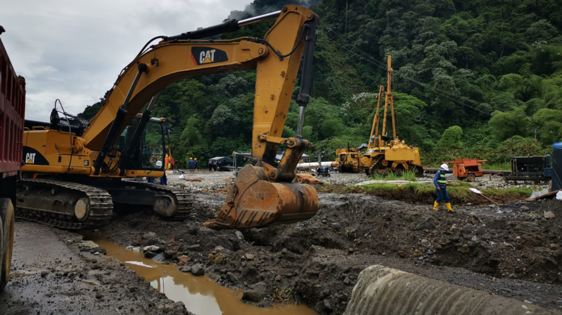 Los trabajos para construir las nuevas variantes de los oleoductos continúa en el sector de Piedra Fina, en Napo. Imagen del 16 de diciembre de 2021.