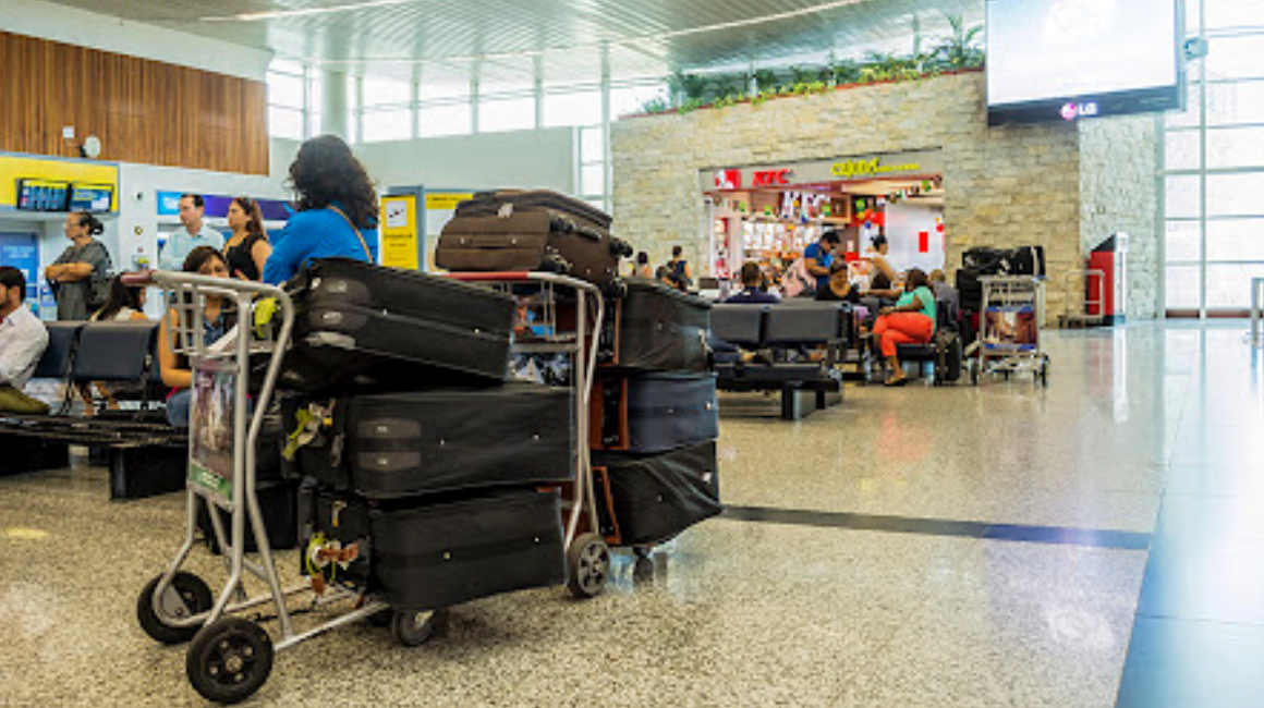 Llegada de viajeros en el aeropuerto de Guayaquil, antes de la pandemia.