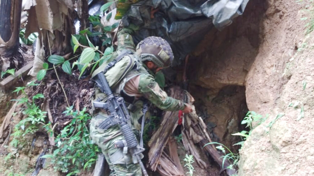 Militares siguen encontrando minas debajo de viviendas en Zaruma