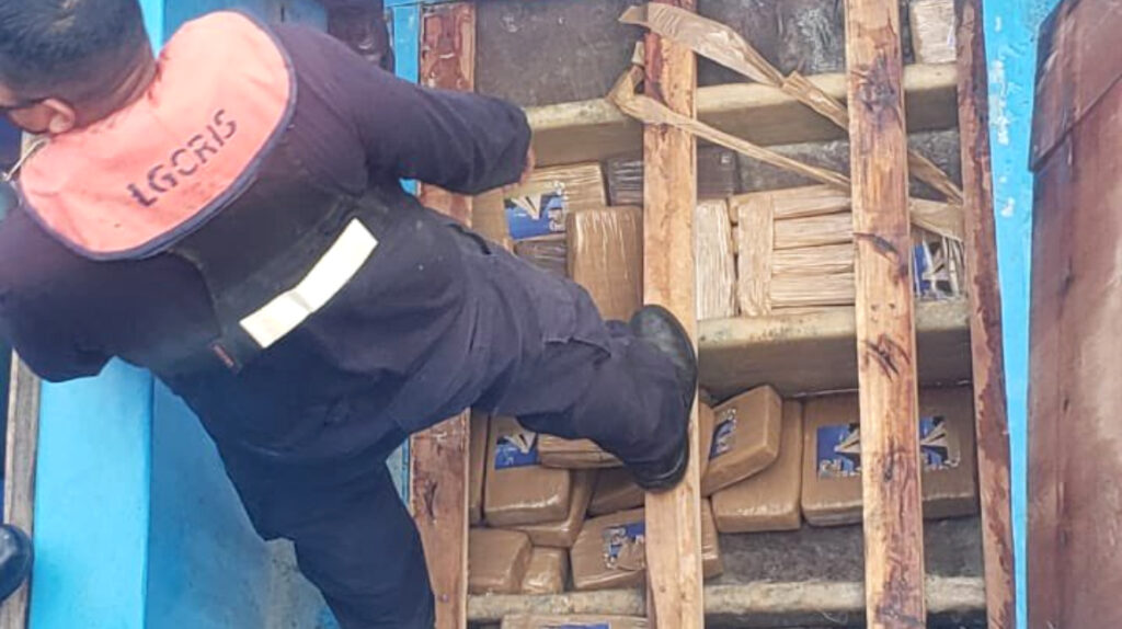Fiscalía y Armada decomisan 550 kilos de cocaína en Galápagos