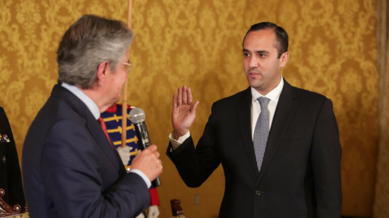 El presidente Guillermo Lasso y el nuevo canciller Juan Carlos Holguín, el 3 de diciembre de 2021.