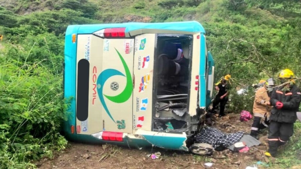 Tres fallecidos en accidente de tránsito en vía Loja-Catamayo