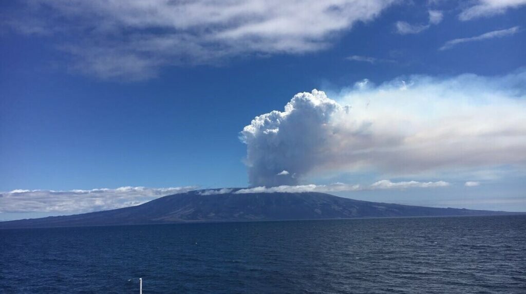 Geofísico alerta posible erupción del volcán Fernandina en Galápagos