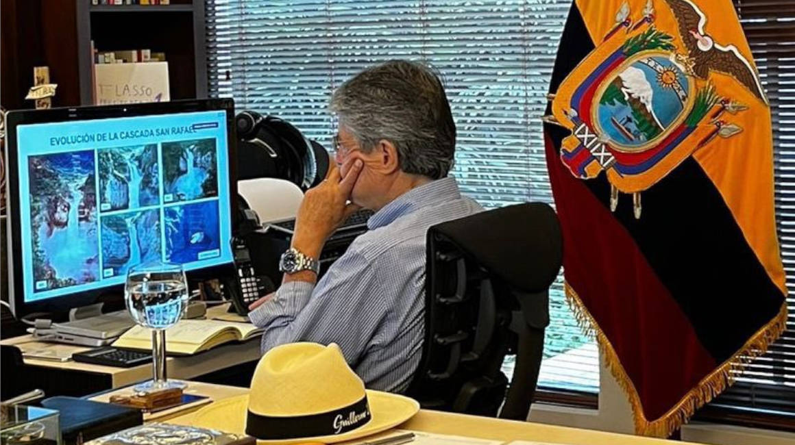 El presidente Guillermo Lasso mantuvo una reunión telemática con el Gabinete estratégico para analizar la erosión del río Coca, el 11 de enero de 2022.