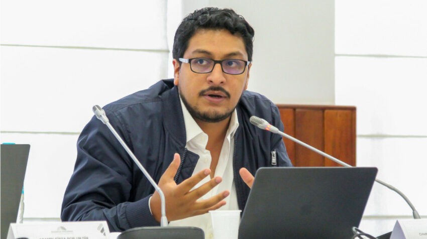 Cristopher Velasco, presidente de la Asociación de Profesionales de Gestión de Riesgos del Ecuador, en la Comisión de Seguridad Integral el 1 de octubre de 2021.