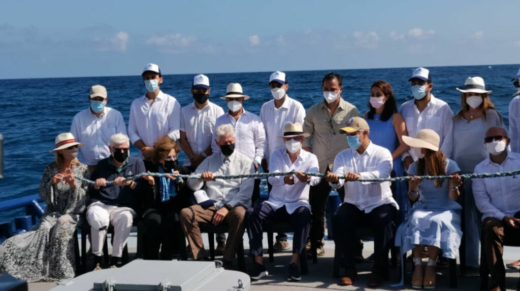 Presidente firma decreto que amplía la reserva marina de Galápagos