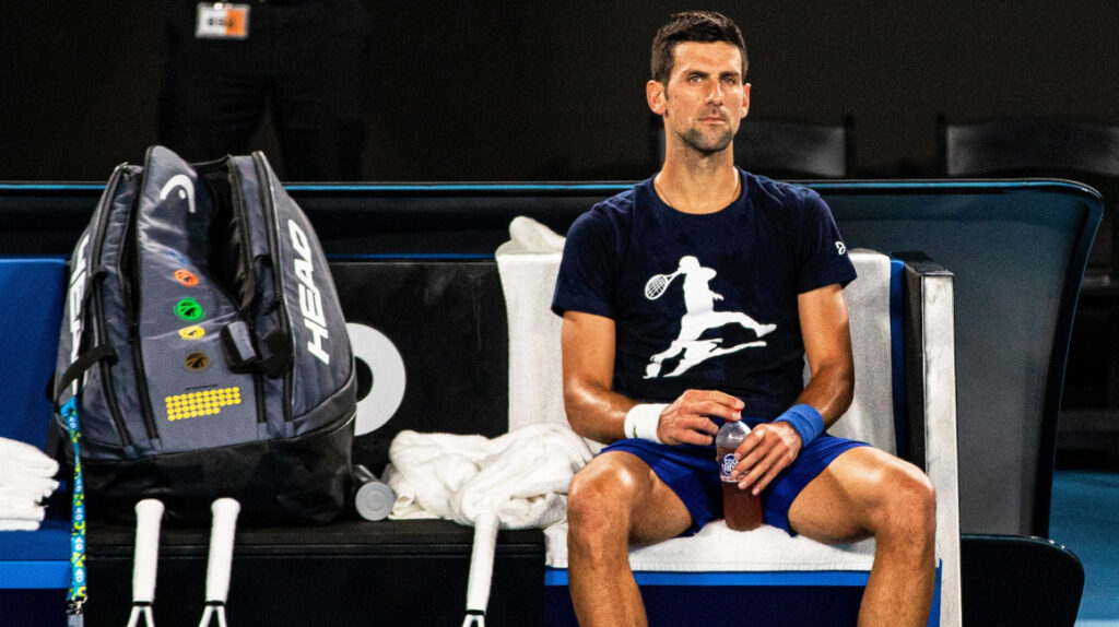 Djokovic abandona Australia tras ser deportado y viaja a Dubai
