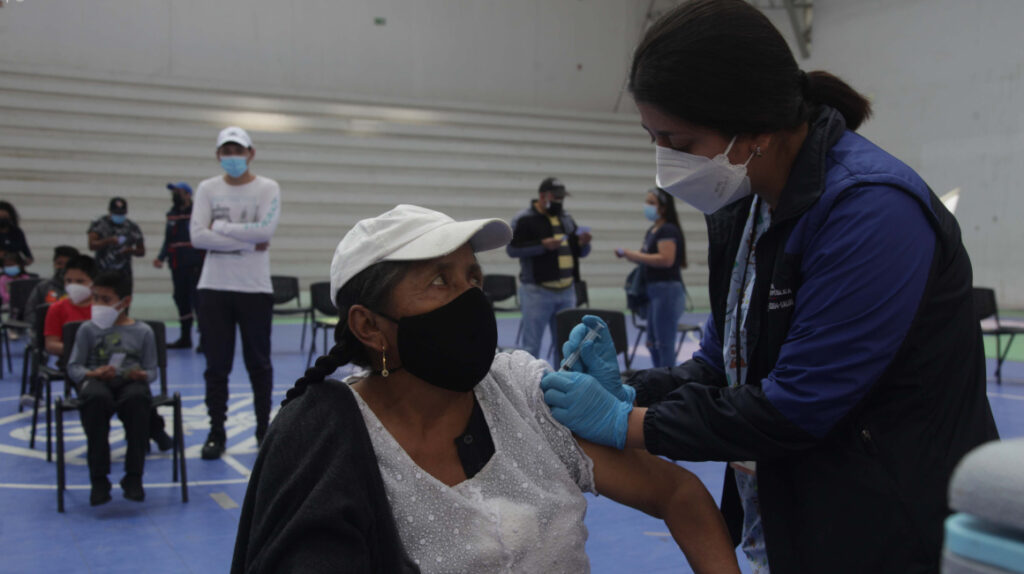 Ecuador explora posible instalación de dos fábricas de vacunas