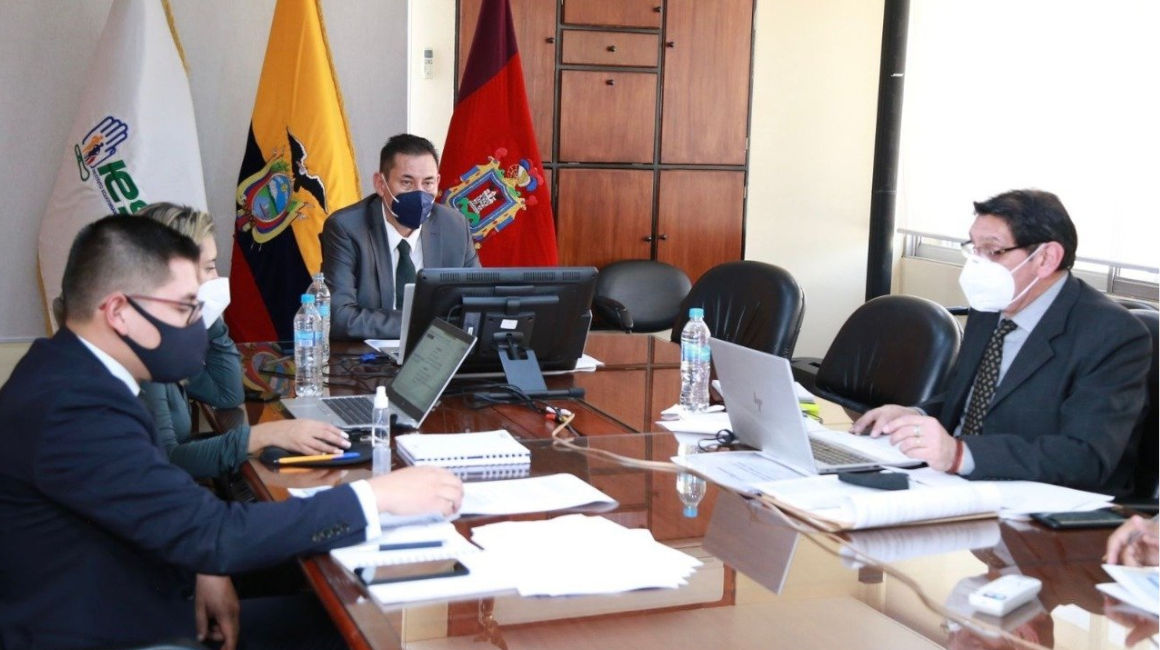 Comparecencia virtual de Francisco Cepeda, presidente del Consejo Directivo del IESS, a la Comisión de la Salud de la Asamblea, el 24 de enero de 2022.