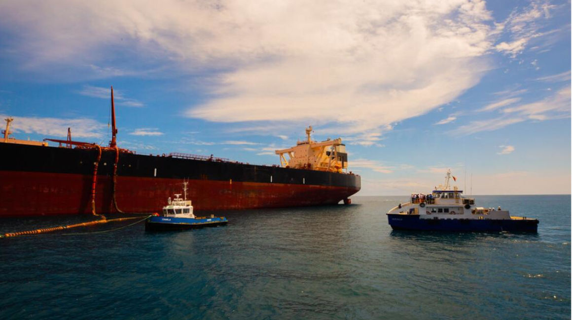 buque carga petróleo ecuatoriano Balao costas del océano Pacífico