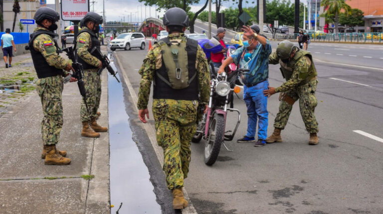 Operativo militar de control de armas y explosivos en el sur de Guayaquil, el 26 de enero de 2022.