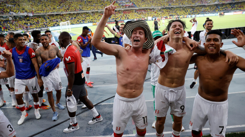 Perú le gana a Colombia y queda a cuatro puntos de Ecuador