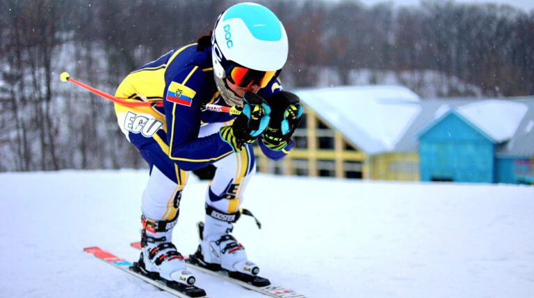 La esquiadora Sarah Escobar durante su preparación a los Juegos Olímpicos de Inverno 2022.