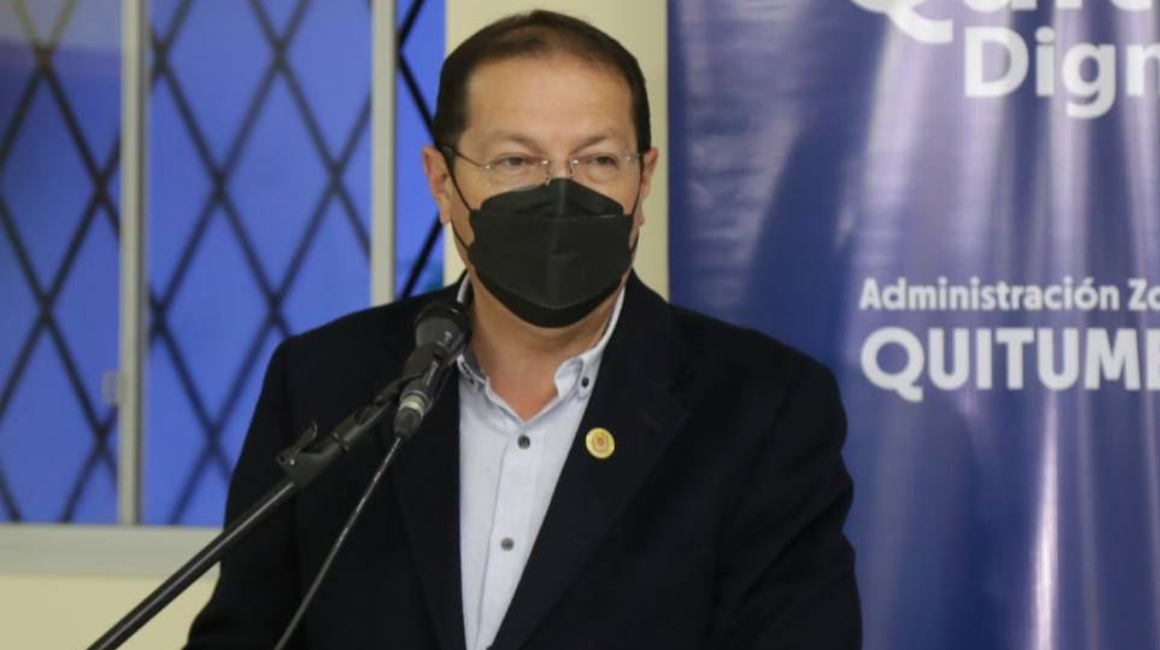Alcalde de Quito, Santiago Guarderas, en un evento La Dolorosa, en Guamaní, el 27 de enero de 2022.