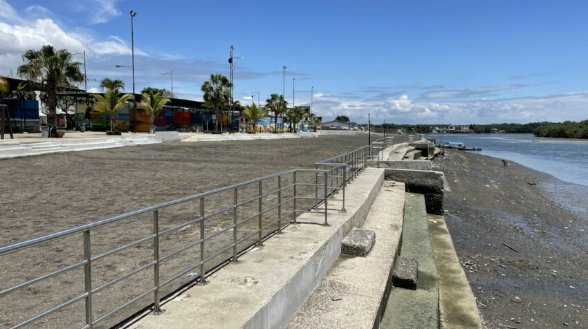 Malecón de la Playita del Guasmo, inaugurada en 2004. Guayaquil, 1 de febrero de 2022.