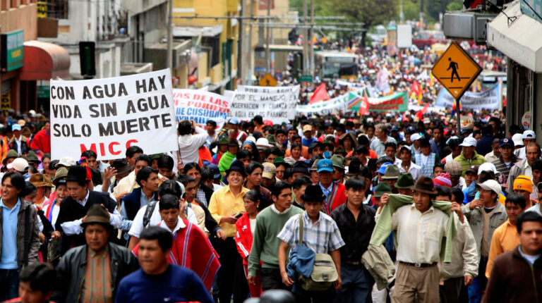 El 8 de abril de 2010, al menos unos 6.000 indígenas participaron en una marcha en Quito para protestar contra el polémico proyecto de Ley de Recursos Hídricos o "Ley de Aguas".