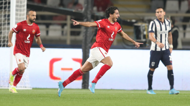 Mohamed Hany del Al Ahly SC celebra tras anotar un gol en la segunda ronda del Mundial de Clubes de la FIFA, frente al Monterrey.