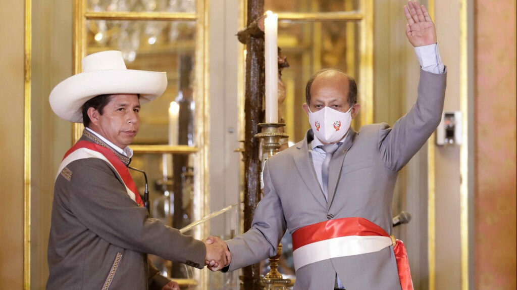 Gabinete ministerial de Perú se resquebraja en medio de críticas y renuncias