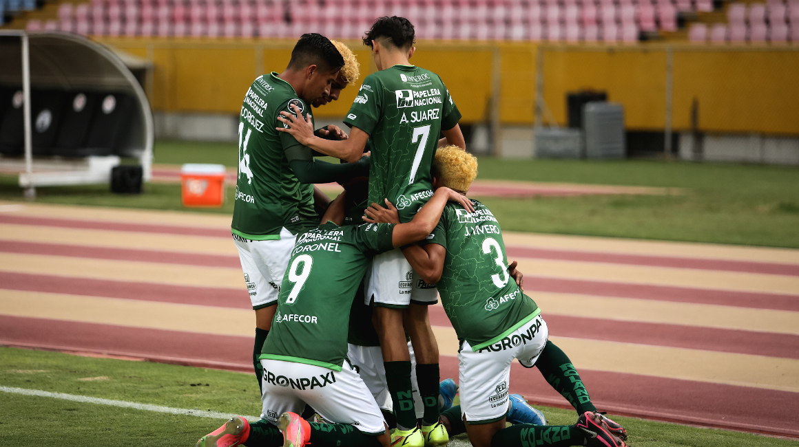 Los jugadores de Orense celebran uno de los goles convertidos en la Copa Libertadores Sub 20, el 7 de febrero de 2022.