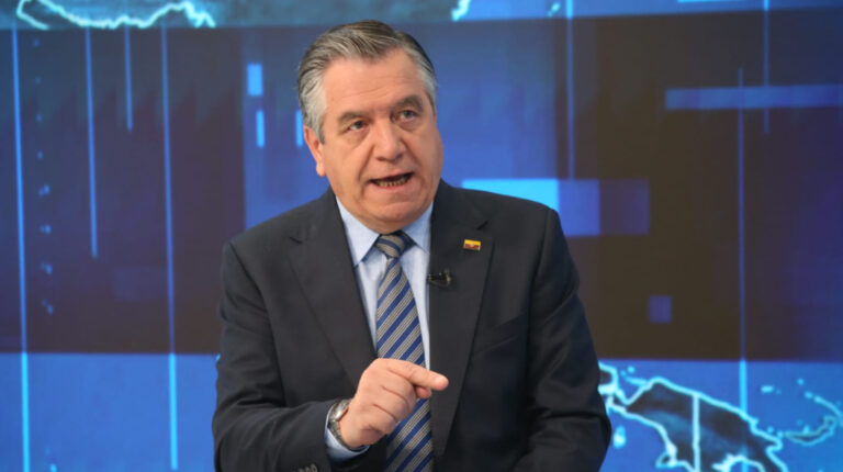 Patricio Donoso, ministro del Trabajo, en entrevista con Teleamazonas, el 8 de febrero de 2022, sobre duplicar el empleo adecuado en este año.
