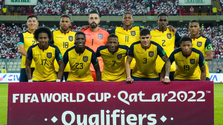 La selección de Ecuador, antes del partido ante Perú, en Lima, el 1 de febrero de 2022.