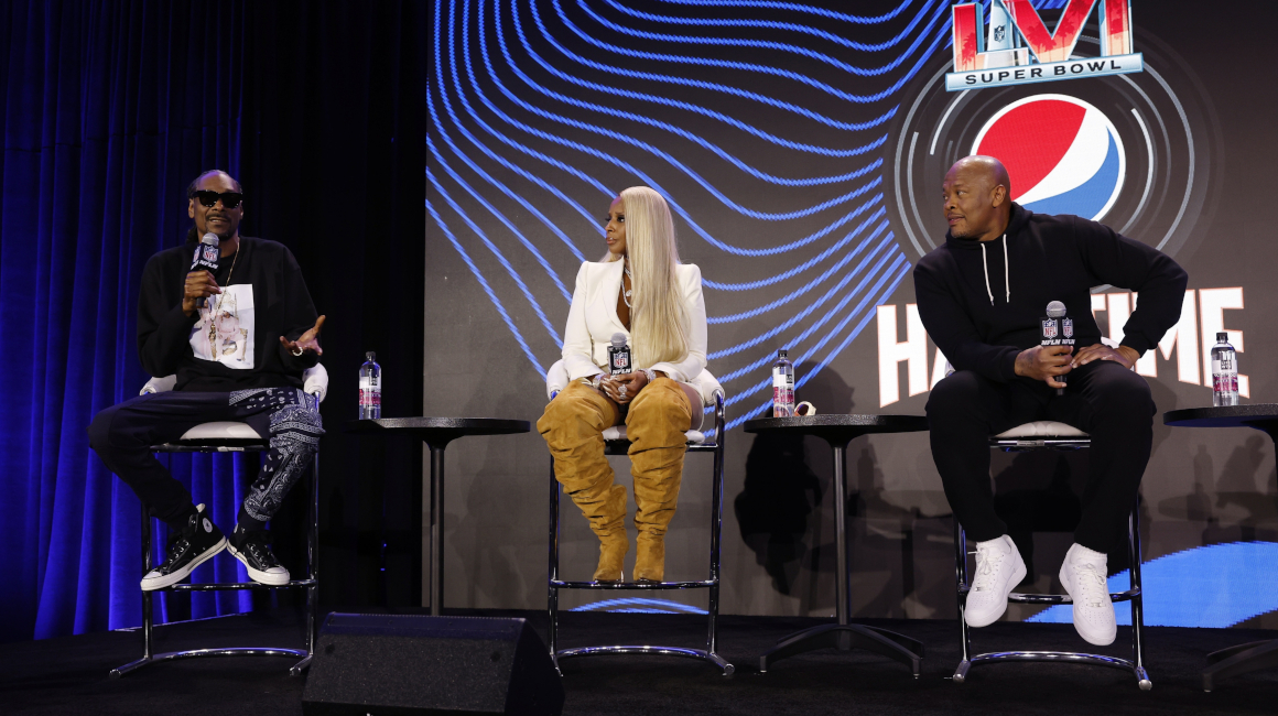 Los artistas Snoop Dogg, Mary J. Blige y Dr. Dre en una rueda de prensa donde hablaron del show de medio tiempo del Super Bowl, que se llevará a cabo el domingo 13 de febrero de 2022.
