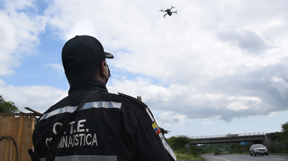 Uniformados de la CTE vigilan desde este 11 de febrero, con drones el tránsito en la vía a la Costa.