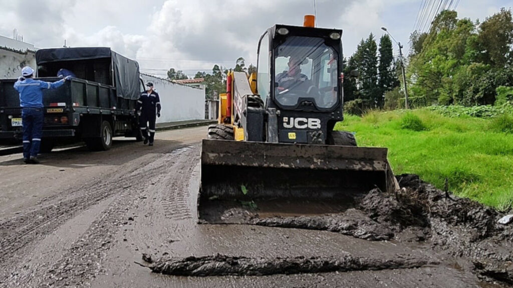 Sangolquí: continúa limpieza de calles tras desbordamiento del río San Nicolás