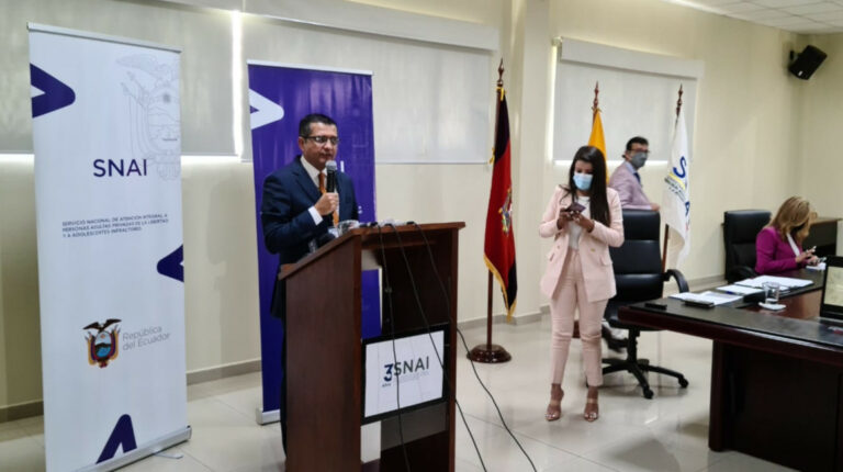 Pablo Ramírez, director del SNAI, da declaraciones a la prensa luego de un conversatorio con medios de comunicación, el 14 de febrero de 2022.