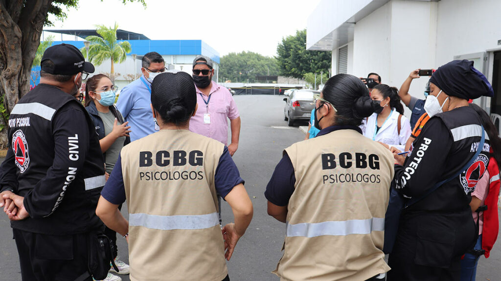 Psicólogos de Bomberos Guayaquil asisten emocionalmente en las emergencias