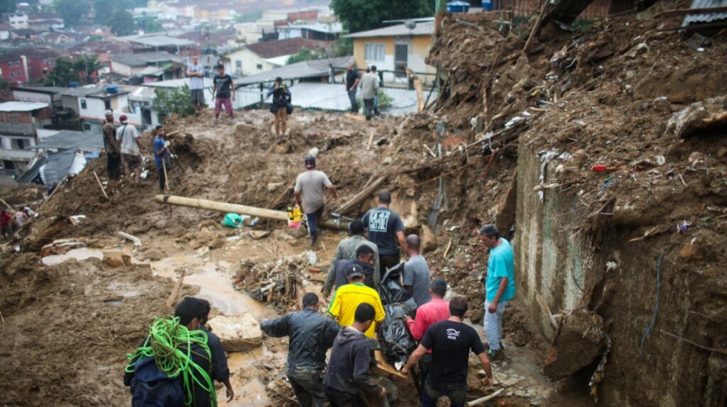 Inundaciones en Brasil dejan más de 100 fallecidos