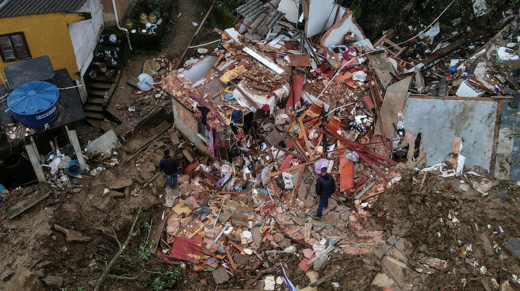 Tragedia en ciudad brasileña de Petrópolis deja más de 150 muertos