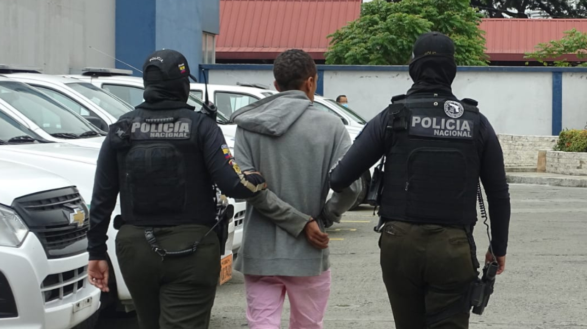 Imagen de Carlos Acosta, detenido la noche del 20 de febrero de 2022, en Guayaquil, por estar implicado en el asesinato del turista holandés.