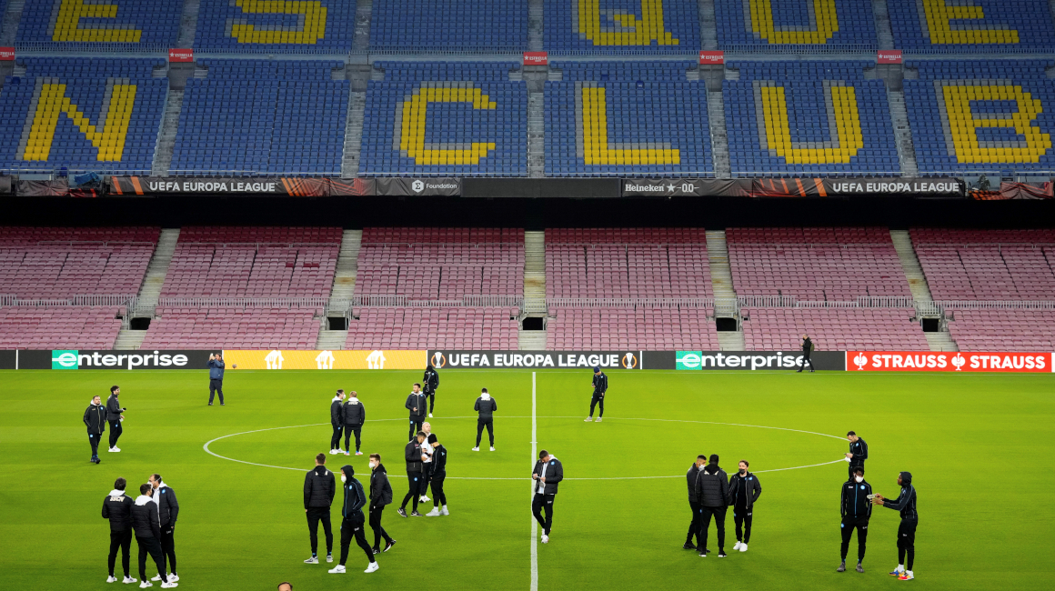 El estadio del FC Barcelona, el Camp Nou, en la previa del partido ante el Napoli por la Europa League.