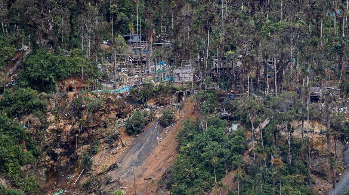 Una vista panorámica de los daños ambientales por la minería ilegal en La Merced de Buenos Aires, en septiembre de 2021.