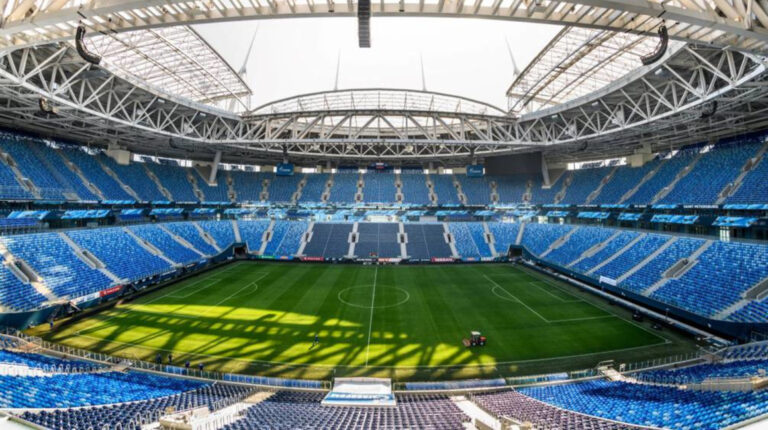 El estadio de San Petesburgo, en Rusia, donde se iba a jugar la final de la UEFA Champions League, en 2022.