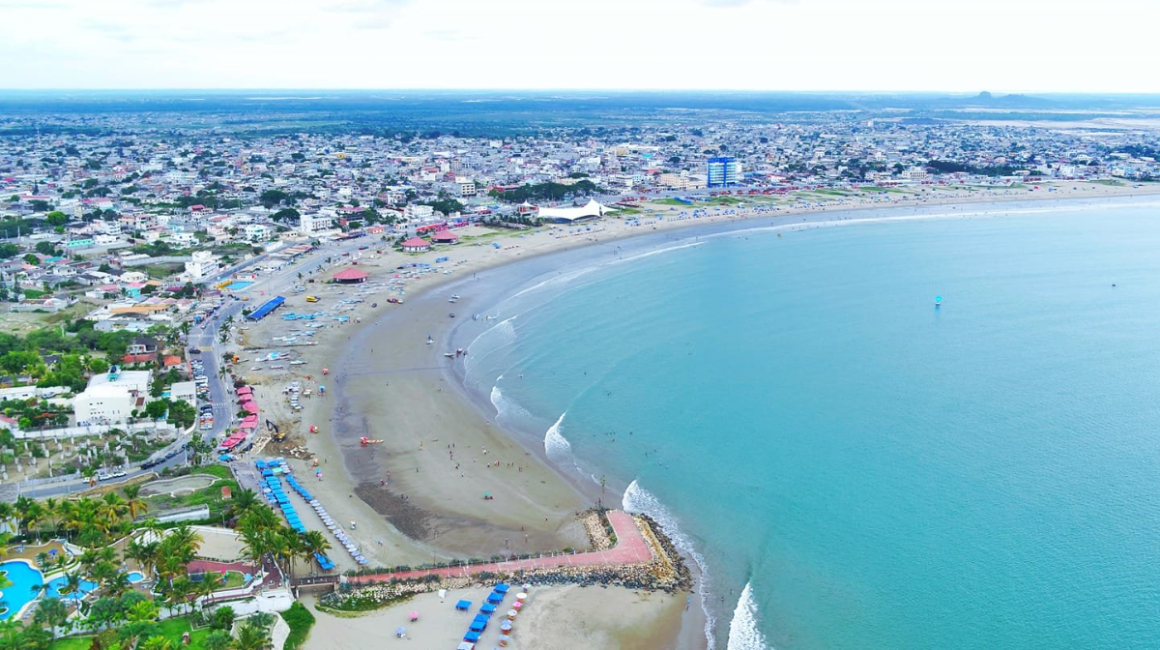 Vista panorámica de General Villamil Playas, tomada el 21 de febrero de 2022. Este es uno de los balnearios preferidos por los turistas para feriados como el de Carnaval.