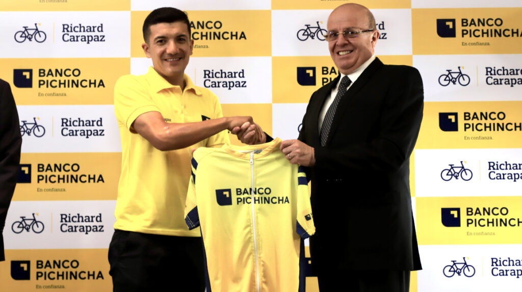 Richard Carapaz vestirá de amarillo junto al Banco Pichincha