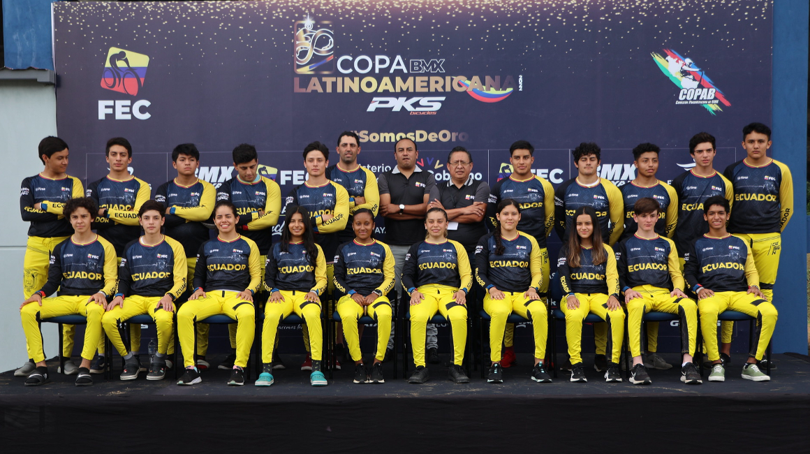 La selección ecuatoriana, antes de la Copa Latinoamerica de BMX, en Guayaquil, el 4 de marzo de 2022.